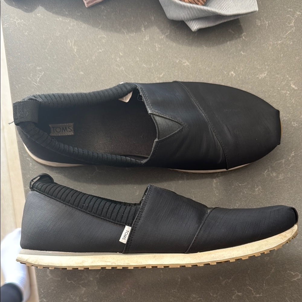 TOMS Men's Black Slip-On Shoes